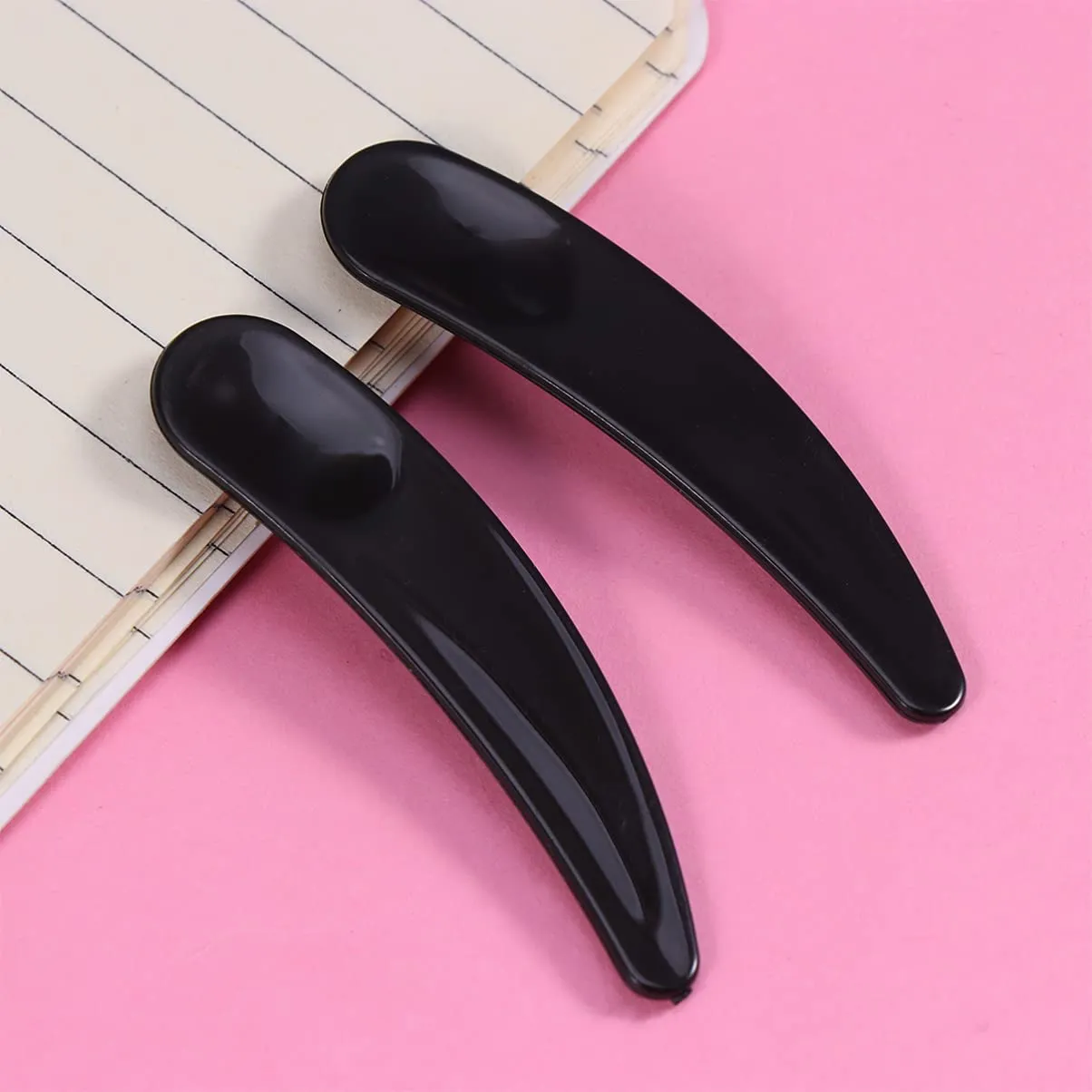 Beaupretty 100Pcs Mini Disposable Makeup Spatulas, Facial Cream Spoon Cosmetic Plastic Spatulas Scoops Tip Spatulas (Black)