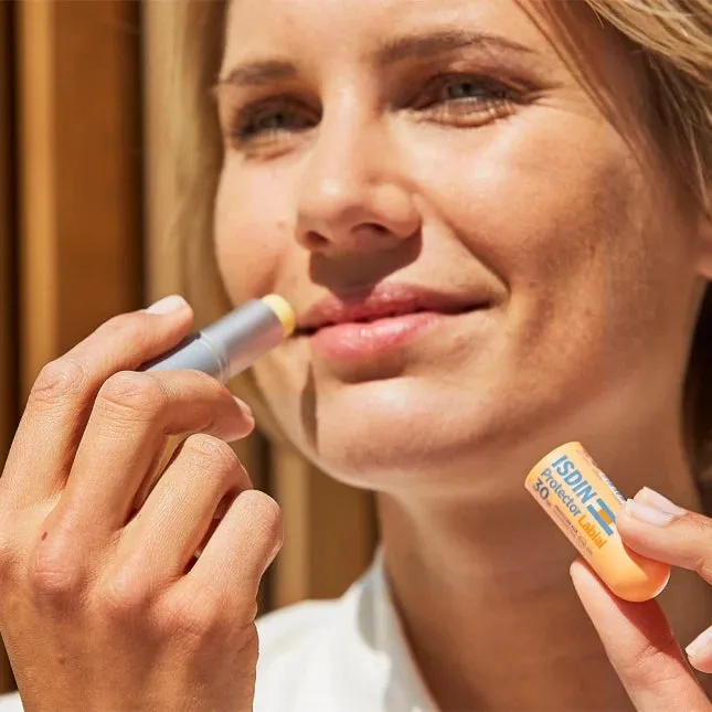 Isdin Protector Labial Lip Sunscreen Balm SPF 30  4g