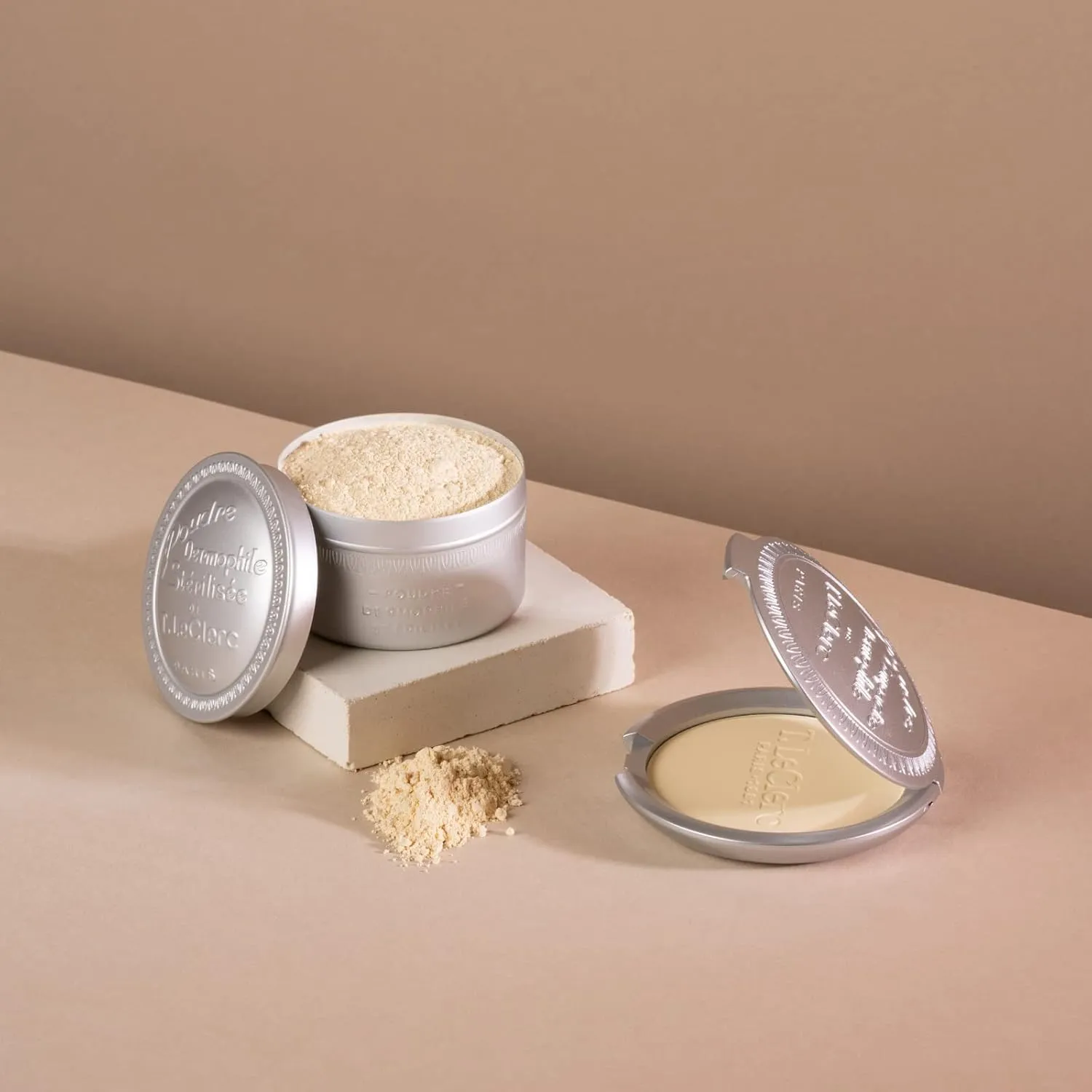 T. Leclerc Compact Pressed Powder - Super-Blendable Face Makeup Longwear Portable Matte Finish Radiant Natural Medium to Full Coverage Airbrushing Mineral Base For Pores & Imperfections (Peche)