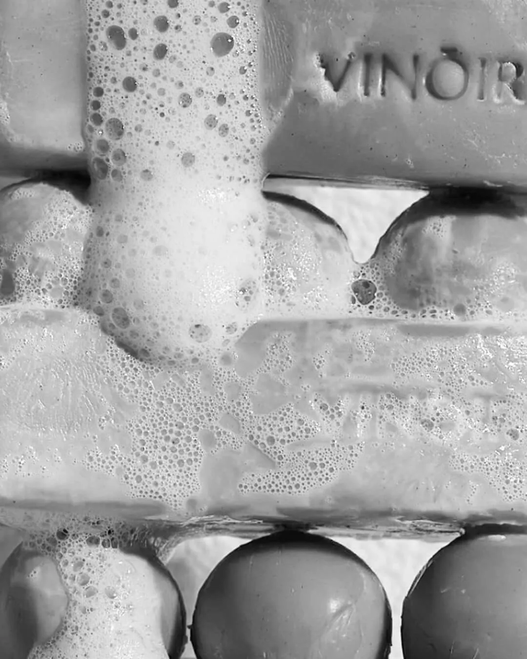 Vinoir Decanting Shampoo Bar | Le Pique-Nique